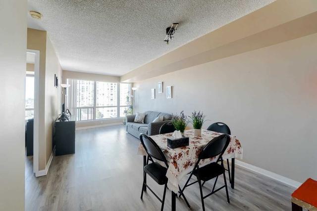 711 - 8 Lee Centre Dr, Condo with 2 bedrooms, 2 bathrooms and 1 parking in Toronto ON | Image 4