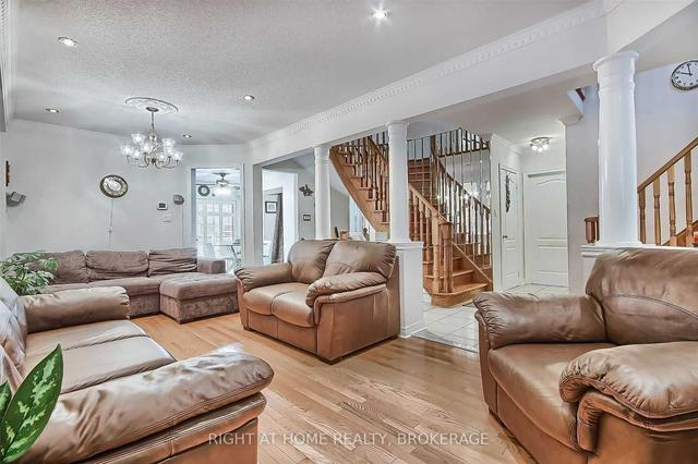 18 Highwood Rd, House detached with 4 bedrooms, 3 bathrooms and 4 parking in Brampton ON | Image 3