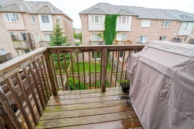 7070 Fairmeadow Cres, House attached with 3 bedrooms, 2 bathrooms and 2 parking in Mississauga ON | Image 9