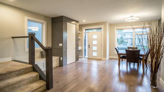 2223 36 Street Sw, House detached with 4 bedrooms, 3 bathrooms and 2 parking in Calgary AB | Image 3