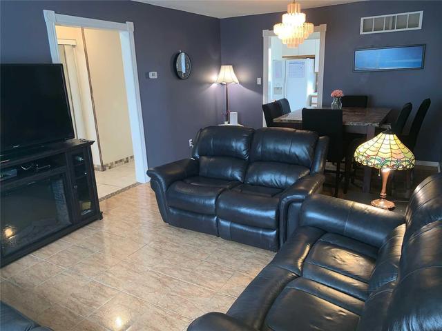 47 Mcmullen Cres, Townhouse with 3 bedrooms, 2 bathrooms and 1 parking in Brampton ON | Image 8
