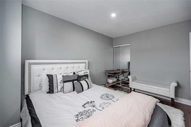 82 Enmount Dr, Townhouse with 3 bedrooms, 2 bathrooms and 2 parking in Brampton ON | Image 16