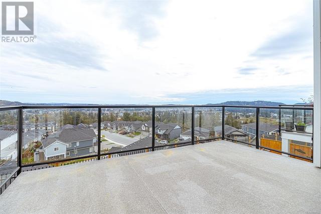 Large deck with panoramic views | Image 19