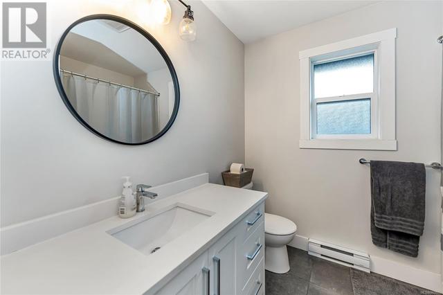 1040 Jenkins Ave, House detached with 4 bedrooms, 4 bathrooms and 4 parking in Langford BC | Image 18