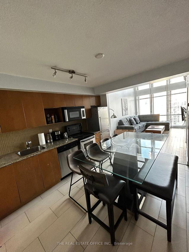 2808 - 15 Fort York Blvd, Condo with 2 bedrooms, 2 bathrooms and 1 parking in Toronto ON | Image 25