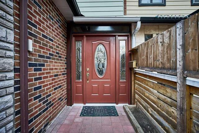 74 Halsey Ave, House attached with 3 bedrooms, 2 bathrooms and 3 parking in Toronto ON | Image 23