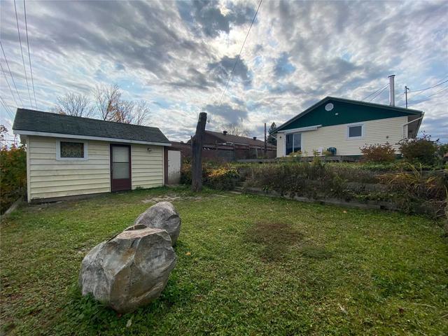 18 Hemlock Pl W, House detached with 2 bedrooms, 1 bathrooms and 3 parking in Elliot Lake ON | Image 12