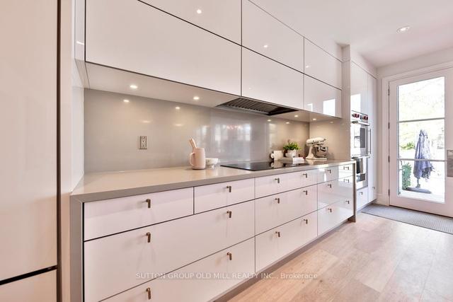20 Kingsgarden Rd, House detached with 4 bedrooms, 5 bathrooms and 2 parking in Toronto ON | Image 3