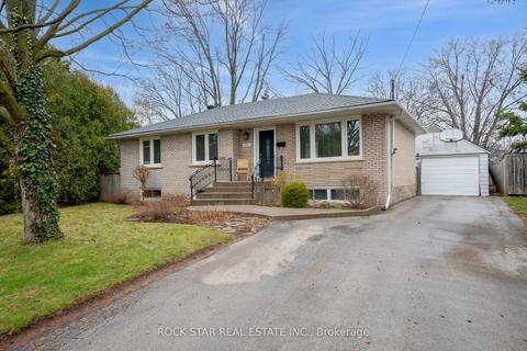 469 Seaton Dr, House detached with 3 bedrooms, 2 bathrooms and 3 parking in Oakville ON | Card Image