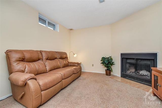 1928 Colorado Lane, Townhouse with 3 bedrooms, 2 bathrooms and 1 parking in Ottawa ON | Image 20