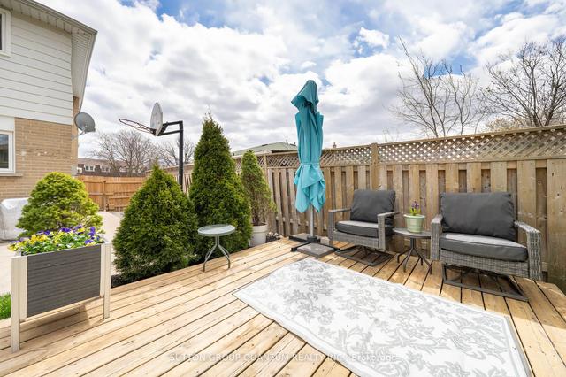 422 Lana Terr, House semidetached with 4 bedrooms, 2 bathrooms and 3 parking in Mississauga ON | Image 30
