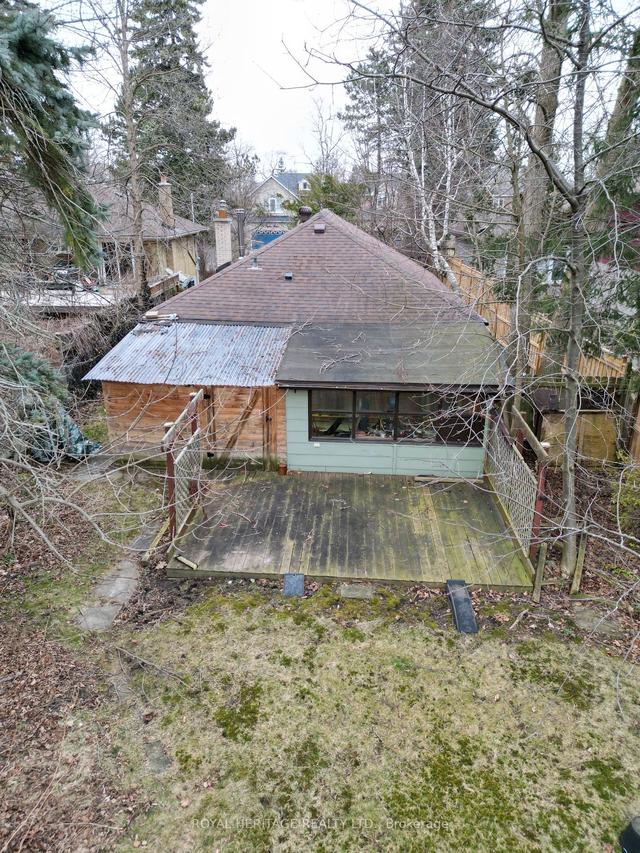 22 Poplar Rd S, House detached with 2 bedrooms, 1 bathrooms and 3 parking in Toronto ON | Image 9