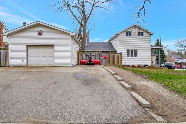 85 Elliott St, House detached with 3 bedrooms, 1 bathrooms and 5 parking in Cambridge ON | Image 11