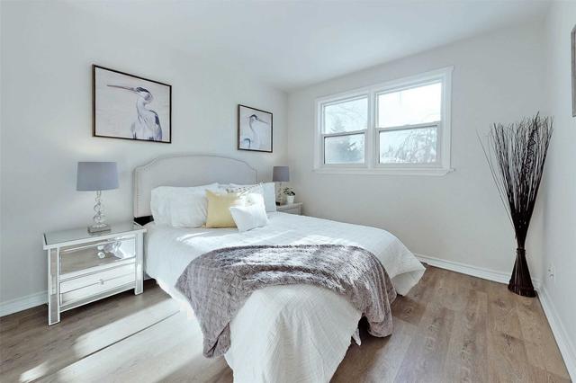 342 Moore Park Ave, House detached with 3 bedrooms, 2 bathrooms and 4 parking in Toronto ON | Image 3
