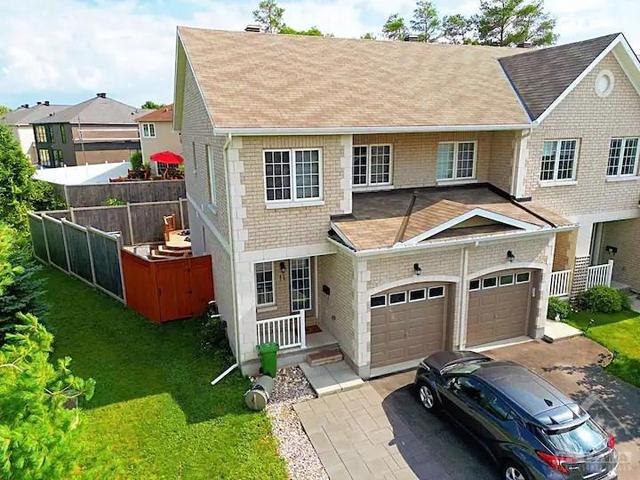 11 Dundalk Private, Townhouse with 3 bedrooms, 3 bathrooms and 1 parking in Ottawa ON | Image 1