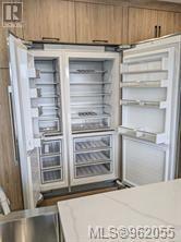 Built in fridge. | Image 22