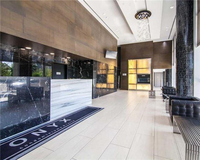 1002 - 223 Webb Dr, Condo with 1 bedrooms, 2 bathrooms and 1 parking in Mississauga ON | Image 2