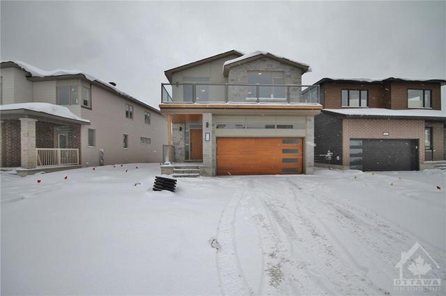 813 Crossgate Street, House detached with 3 bedrooms, 3 bathrooms and 6 parking in Ottawa ON | Image 1