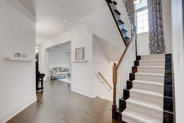 3 Ivy Glen Dr, House detached with 5 bedrooms, 4 bathrooms and 6 parking in Vaughan ON | Image 3