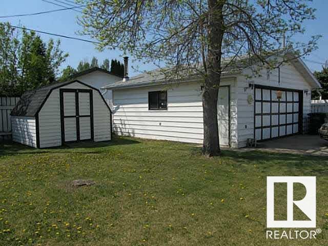 5807 51 Av, House detached with 5 bedrooms, 2 bathrooms and null parking in Redwater AB | Image 4