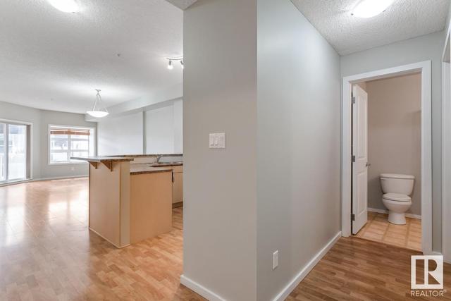 105 - 9910 111 St Nw, Condo with 1 bedrooms, 2 bathrooms and null parking in Edmonton AB | Image 4
