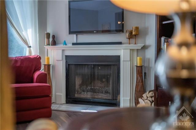 389 Pickford Drive, Townhouse with 3 bedrooms, 3 bathrooms and 3 parking in Ottawa ON | Image 13