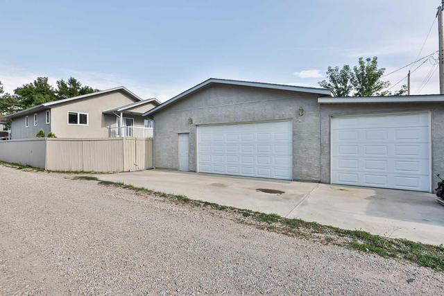 332 15 Street N, House detached with 3 bedrooms, 3 bathrooms and 4 parking in Lethbridge AB | Image 38