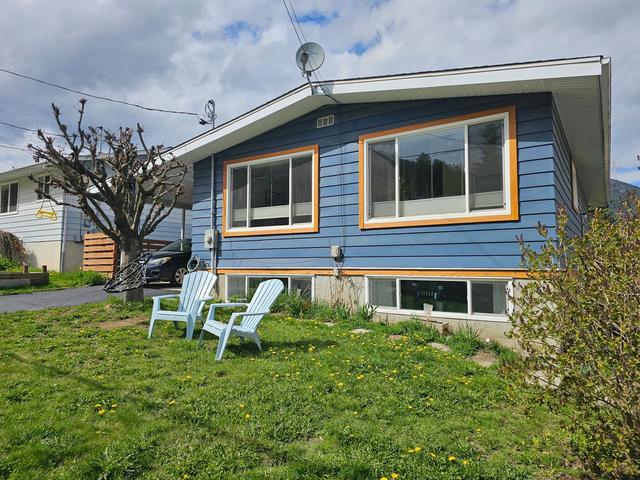 402 Innes Street W, House detached with 3 bedrooms, 2 bathrooms and 4 parking in Nelson BC | Image 1