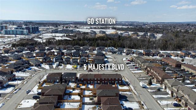 5 Majesty Blvd, House attached with 3 bedrooms, 2 bathrooms and 4 parking in Barrie ON | Image 15