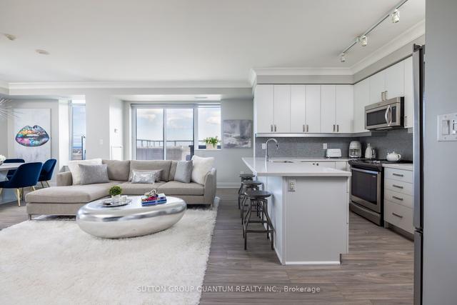 lph3 - 400 Adelaide St E, Condo with 3 bedrooms, 2 bathrooms and 1 parking in Toronto ON | Image 1