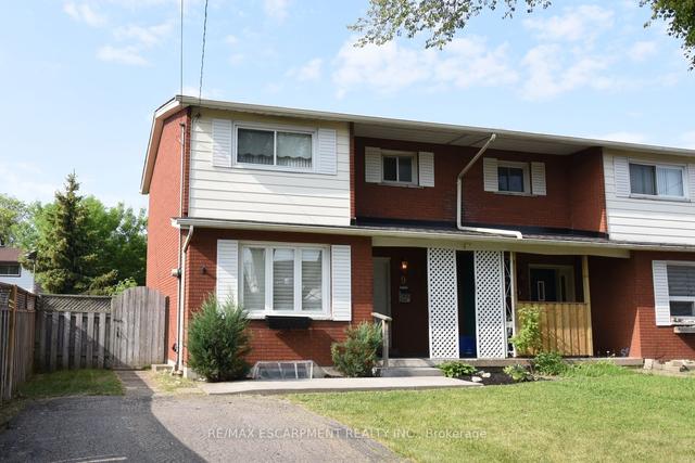 9 Dianne Crt, House semidetached with 3 bedrooms, 2 bathrooms and 2 parking in Hamilton ON | Image 1
