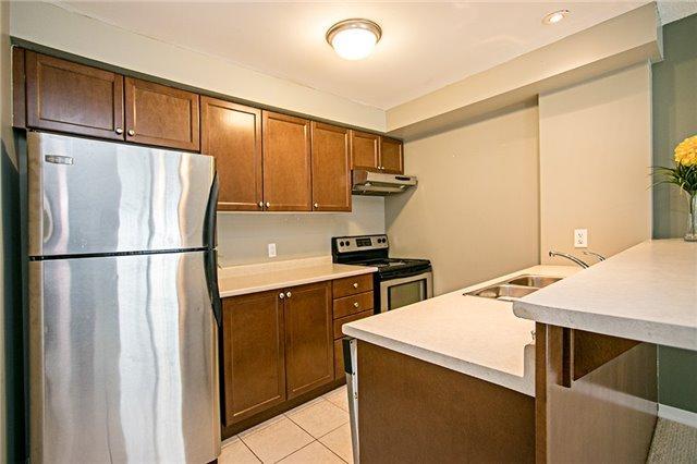 311 - 124 Aspen Springs Dr, Condo with 2 bedrooms, 1 bathrooms and 1 parking in Clarington ON | Image 2