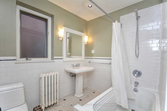 60 Melrose Ave, House detached with 4 bedrooms, 2 bathrooms and 1 parking in Toronto ON | Image 7
