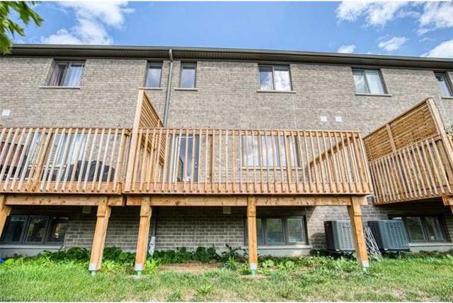 519 Hollybrook Cres, Townhouse with 2 bedrooms, 4 bathrooms and 2 parking in Kitchener ON | Image 31