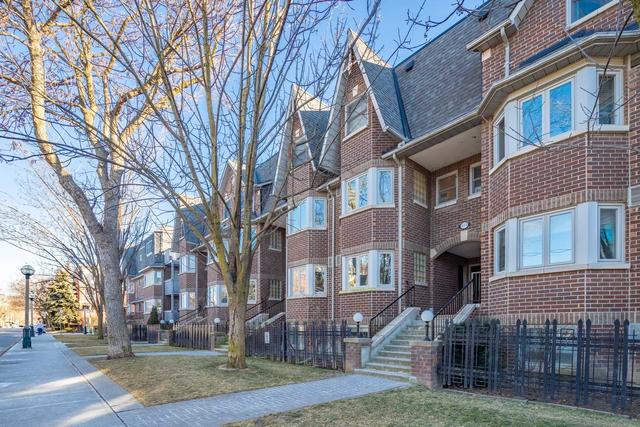 893a Adelaide St W, Townhouse with 2 bedrooms, 3 bathrooms and 1 parking in Toronto ON | Image 1