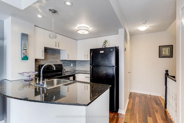 827 - 12 Laidlaw St, Townhouse with 2 bedrooms, 2 bathrooms and 1 parking in Toronto ON | Image 2