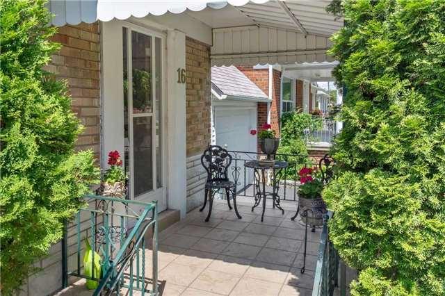 16 Shandara Cres, House detached with 3 bedrooms, 2 bathrooms and 1 parking in Toronto ON | Image 1