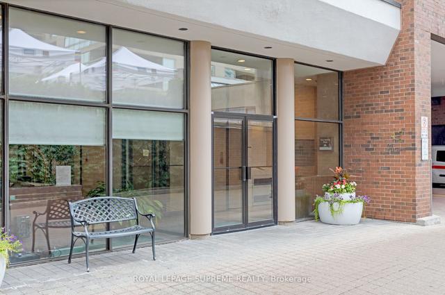 1104 - 47 St Clair Ave W, Condo with 2 bedrooms, 2 bathrooms and 1 parking in Toronto ON | Image 12