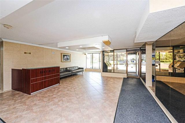 1506 - 4 Kings Cross Rd W, Condo with 2 bedrooms, 1 bathrooms and 1 parking in Brampton ON | Image 3