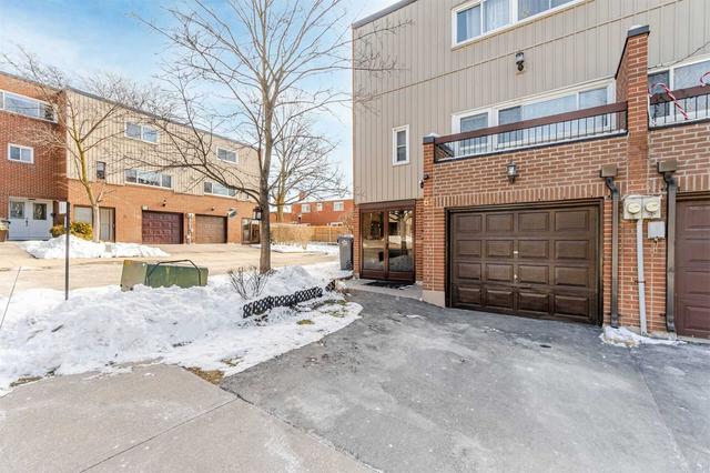 61 - 400 Bloor St, Townhouse with 3 bedrooms, 2 bathrooms and 2 parking in Mississauga ON | Image 23