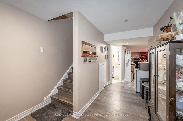 19 Sinclair St, House detached with 3 bedrooms, 3 bathrooms and 4 parking in Guelph ON | Image 14
