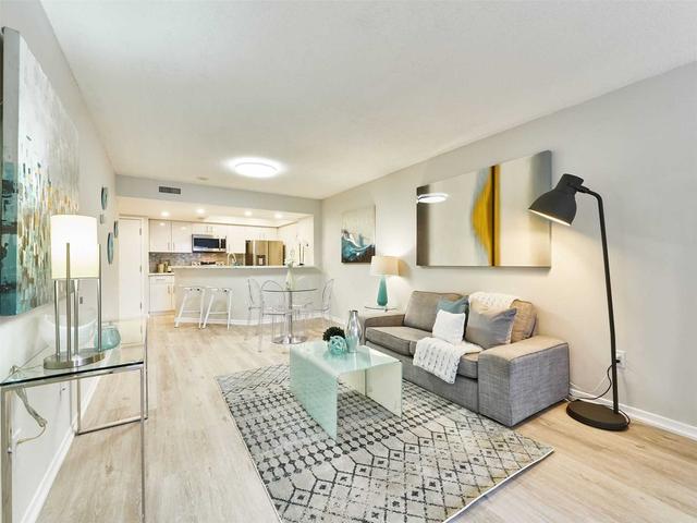 1309 - 1001 Bay St, Condo with 1 bedrooms, 2 bathrooms and 1 parking in Toronto ON | Image 3