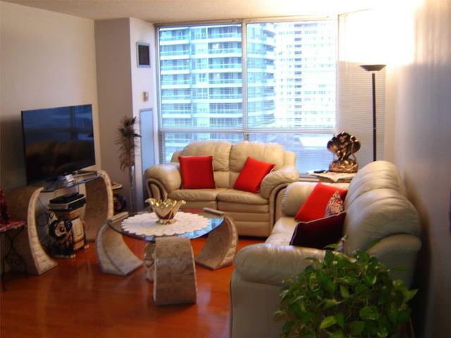 909 - 55 Elm Dr W, Condo with 2 bedrooms, 2 bathrooms and 2 parking in Mississauga ON | Image 1