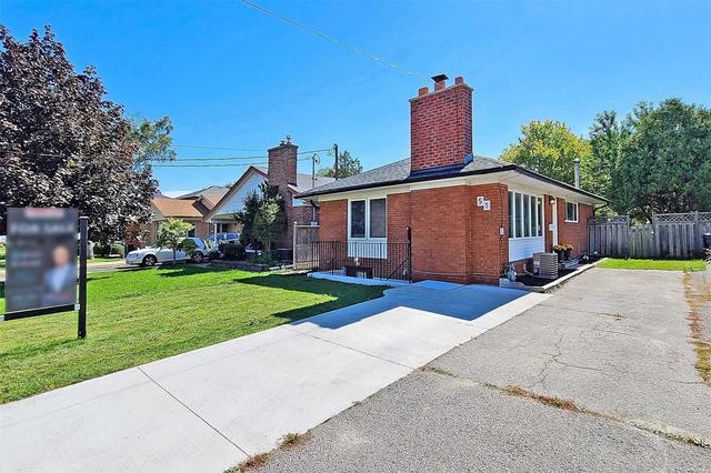 51 Mooregate Ave, House detached with 3 bedrooms, 2 bathrooms and 4 parking in Toronto ON | Image 1