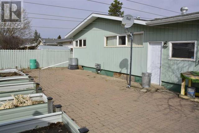 9621 83 Avenue, House detached with 3 bedrooms, 2 bathrooms and 4 parking in Peace River AB | Image 37