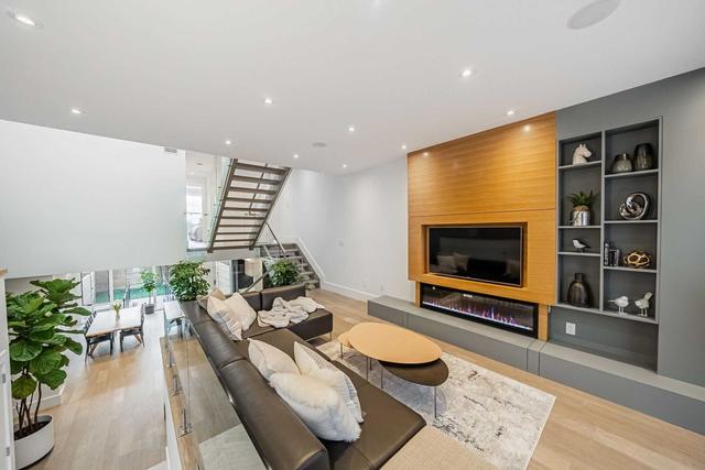 46 Lesmount Ave, House detached with 4 bedrooms, 5 bathrooms and 2 parking in Toronto ON | Image 6