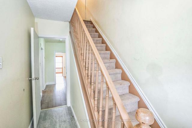 23 Albany St, House detached with 3 bedrooms, 2 bathrooms and 5 parking in Oshawa ON | Image 22