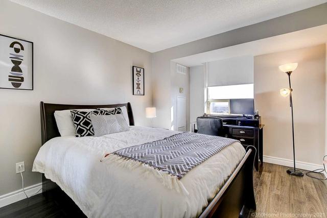 1402 - 30 Malta Ave, Condo with 3 bedrooms, 2 bathrooms and 1 parking in Brampton ON | Image 15