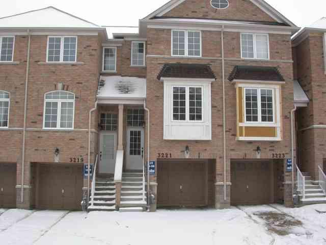 0 - 3221 Redpath Circ, Townhouse with 3 bedrooms, 3 bathrooms and 2 parking in Mississauga ON | Image 1