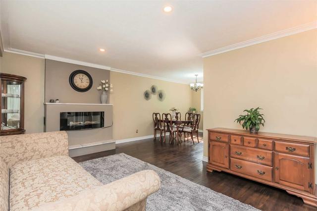 62 Fred Varley Dr, House detached with 4 bedrooms, 3 bathrooms and 5 parking in Markham ON | Image 2